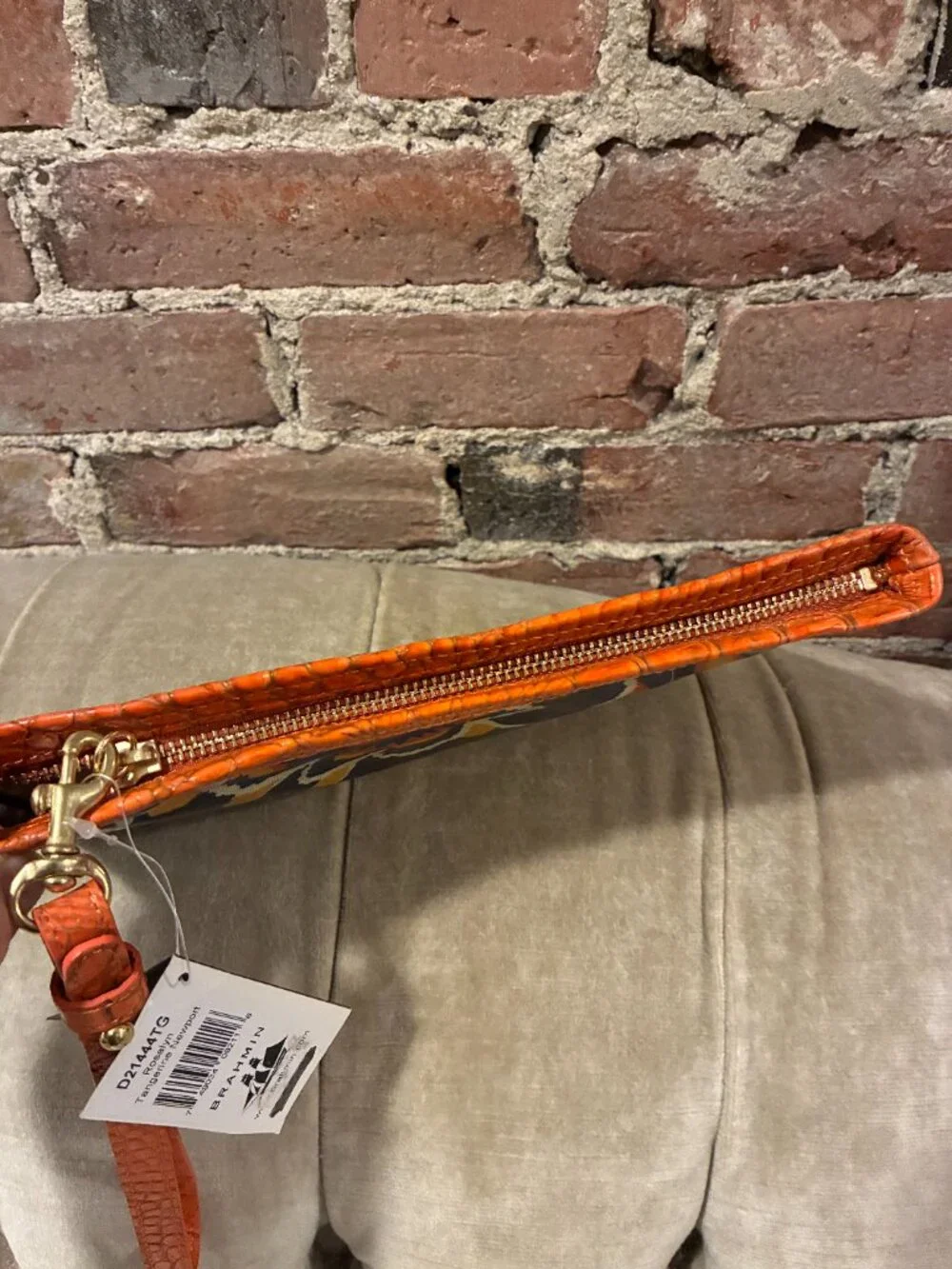 Brahmin~ NWT!!~ Rare Rosalyn Wristlet (Retail: $65) - Picture 14 of 15